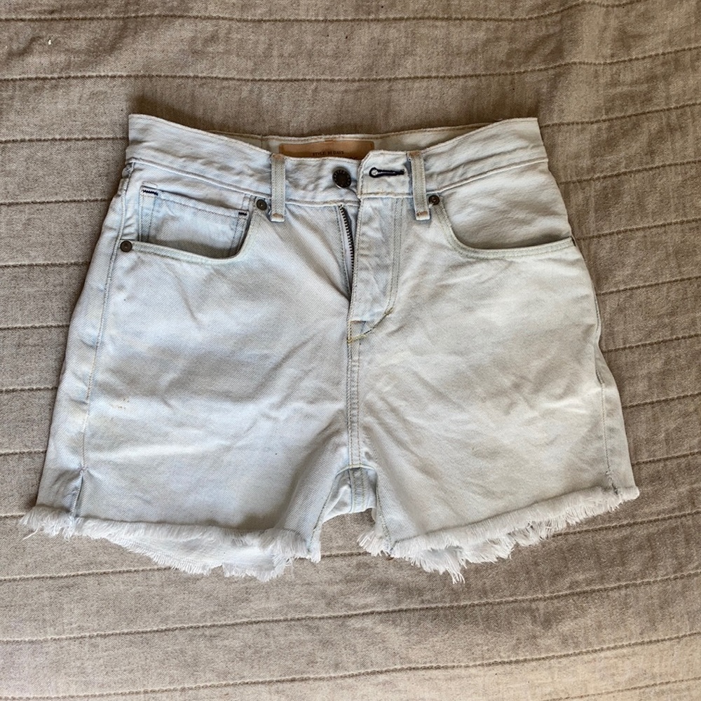 Levi’s cut-off shorts 24